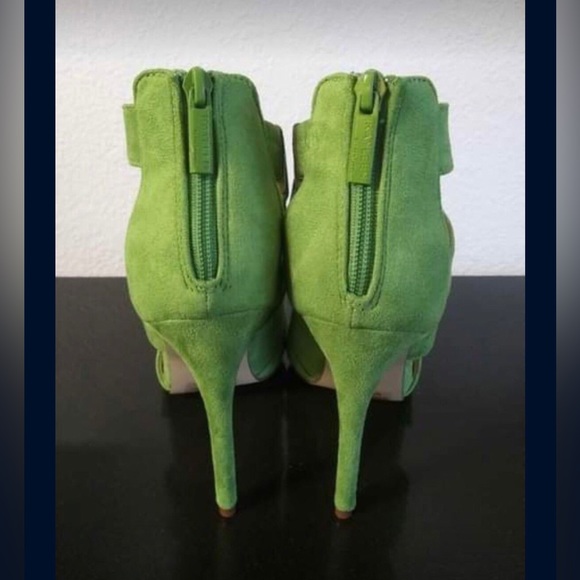 WOMEN'S NEON GREEN HIGH HEEL SANDAL - Picture 4 of 4